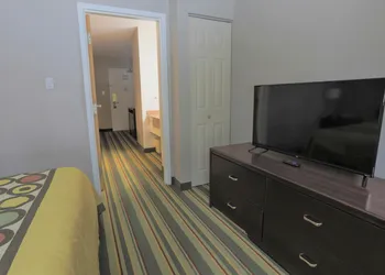 Jolly Roger Inn & Resort hotel thumbnail 7