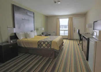 Jolly Roger Inn & Resort hotel thumbnail 8
