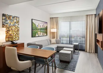 Embassy Suites by Hilton Atlanta Airport North hotel thumbnail 6