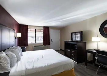 Super 8 by Wyndham Williams West Route 66/Grand Canyon Area hotel thumbnail 2