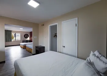 Super 8 by Wyndham Williams West Route 66/Grand Canyon Area hotel thumbnail 7