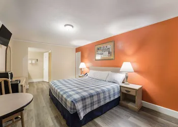 Rodeway Inn Cecil hotel thumbnail 7