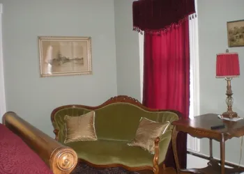 The Fox and the Grapes Bed & Breakfast hotel thumbnail 4
