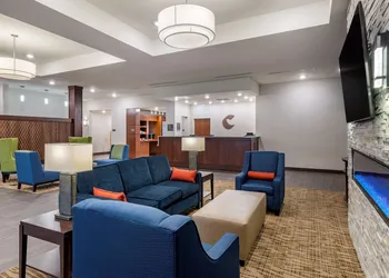 Comfort Suites Newnan hotel thumbnail 2