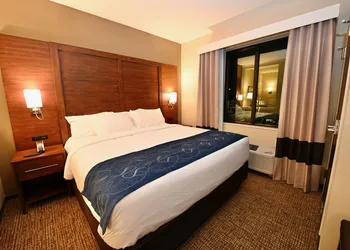 Comfort Suites Newnan hotel thumbnail 6