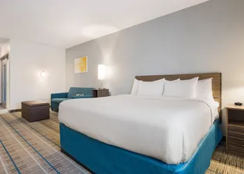 MainStay Suites Gaylord hotel thumbnail 7