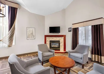 Quality Inn & Suites Gorham Riverside hotel thumbnail 3