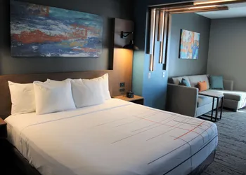 La Quinta Inn & Suites by Wyndham Bardstown hotel thumbnail 6