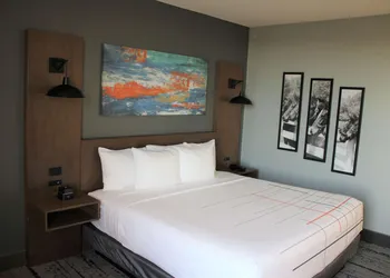 La Quinta Inn & Suites by Wyndham Bardstown hotel thumbnail 7
