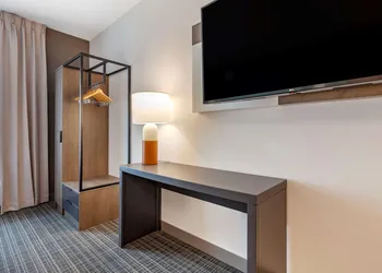 Comfort Suites Cottage Grove – Madison hotel thumbnail 5