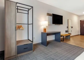Comfort Suites Cottage Grove – Madison hotel thumbnail 8