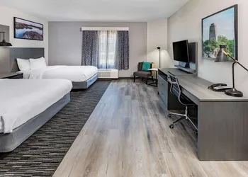 La Quinta Inn & Suites By Wyndham Ardmore hotel thumbnail 4