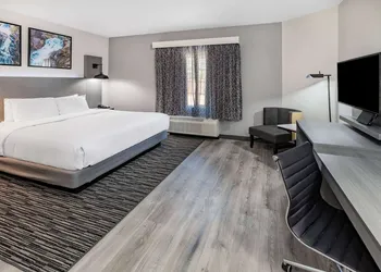 La Quinta Inn & Suites By Wyndham Ardmore hotel thumbnail 8
