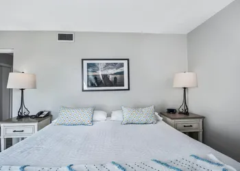 First Floor Master Suite Bay View hotel thumbnail 3