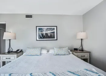 First Floor Master Suite Bay View hotel thumbnail 3
