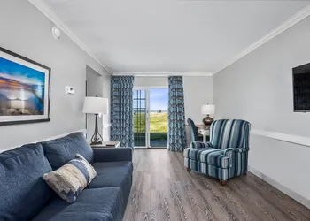 First Floor Master Suite Bay View hotel thumbnail 6