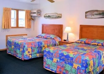 Pony Island Inn hotel thumbnail 3