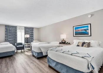 Top Floor East Family Deluxe hotel thumbnail 2
