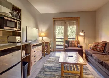 Modern Hotel Room in Center Village - TM225A by Redawning hotel thumbnail 4