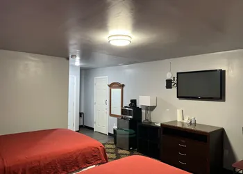 Midway Motel hotel thumbnail 3