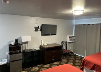 Midway Motel hotel thumbnail 4