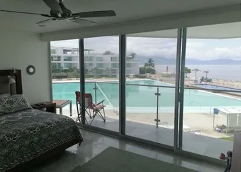 Aria Ocean 188 Flamingos hotel thumbnail 3