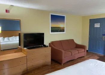 Motel 6 Savannah, GA- Gateway & I-95 hotel thumbnail 8