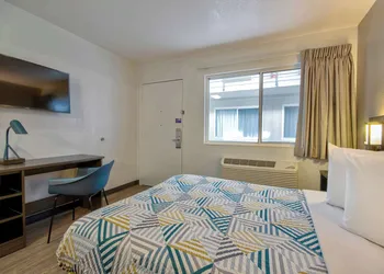 Studio 6 Albuquerque, NM – Midtown hotel thumbnail 3