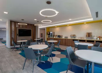 Microtel Inn & Suites by Wyndham Winchester hotel thumbnail 4