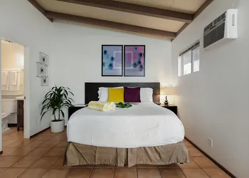 Float Palm Springs hotel thumbnail 7