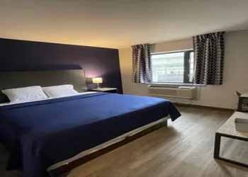 Blue Bird Inn hotel thumbnail 6