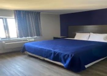 Blue Bird Inn hotel thumbnail 7
