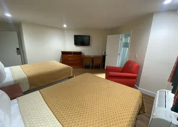 Royale Inn Motel hotel thumbnail 3