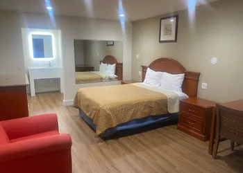 Royale Inn Motel hotel thumbnail 5