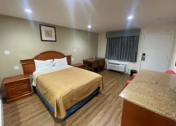 Royale Inn Motel hotel thumbnail 6