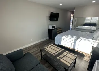 Royale Inn Motel hotel thumbnail 7