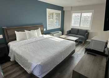 Royale Inn Motel hotel thumbnail 8