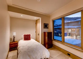 Red Lion Penthouse hotel thumbnail 2