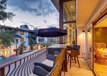 Red Lion Penthouse hotel thumbnail 7