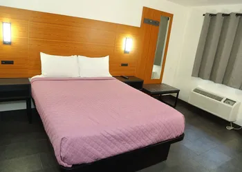 Sofi Motel hotel thumbnail 2