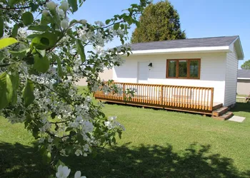 Coach House Inn hotel thumbnail 5