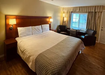 Coach House Inn hotel thumbnail 6