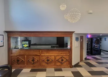 The Royal Inn & Suites hotel thumbnail 2