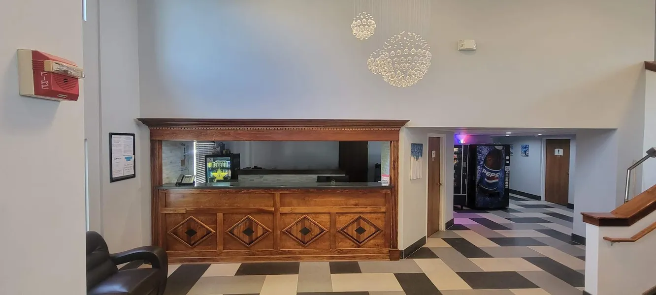 The Royal Inn & Suites hotel detail image 2