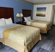 The Royal Inn & Suites hotel detail image 4