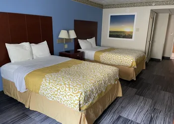 The Royal Inn & Suites hotel thumbnail 4