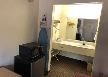 Jax Inn hotel thumbnail 6