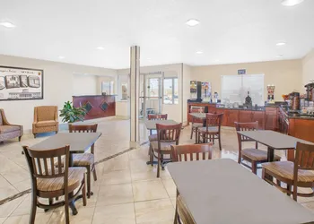Super 8 by Wyndham Seville hotel thumbnail 3