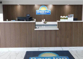 Days Inn by Wyndham Effingham hotel thumbnail 2