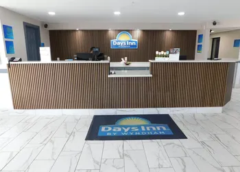 Days Inn by Wyndham Effingham hotel thumbnail 4